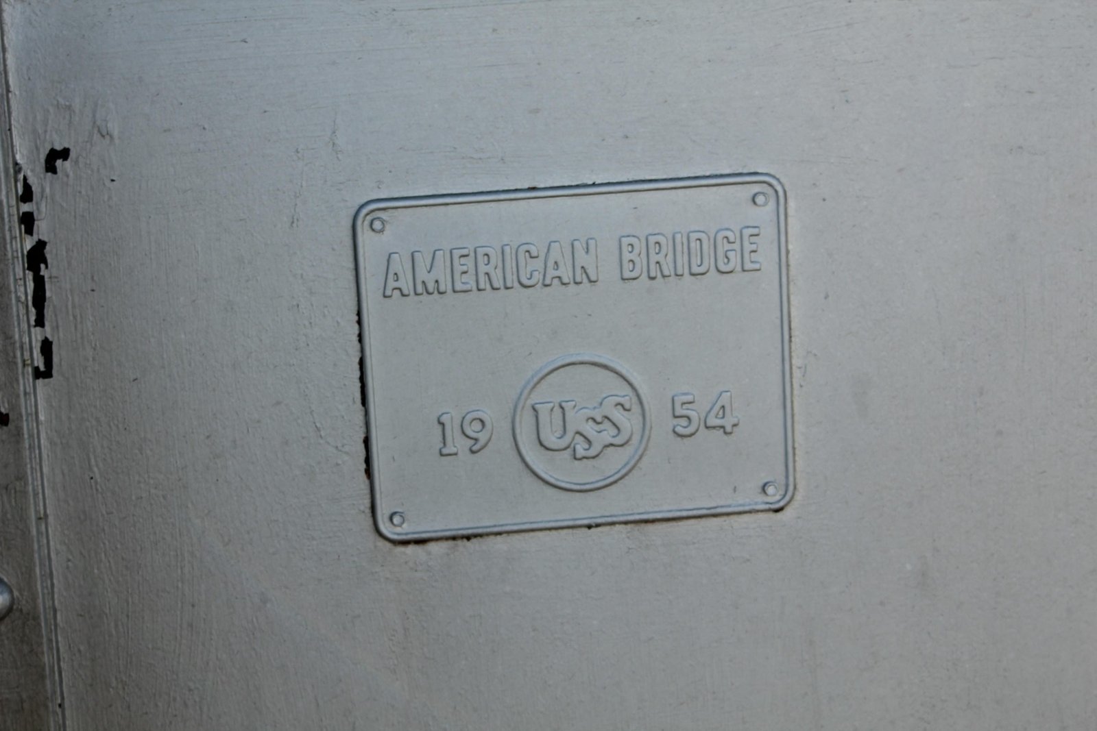 Plaque on main span
